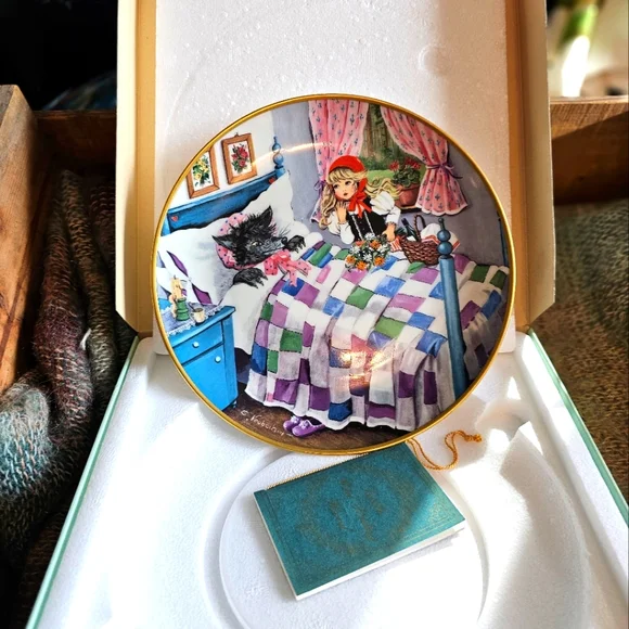 Little Red Riding Hood Collector Plate - Picture 1 of 2